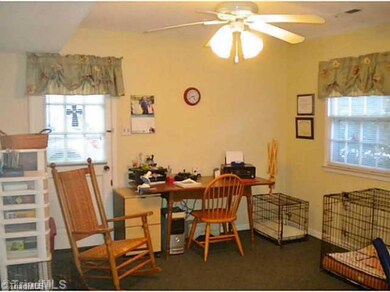 Studio/Study/Office.