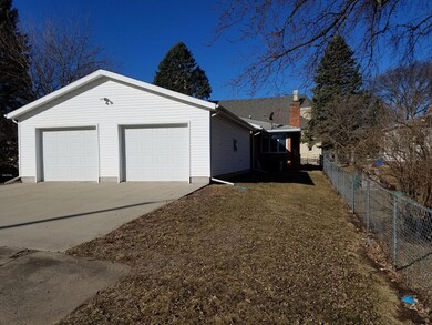 3 - Garage