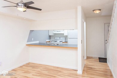 Dining_Kitchen_1377-SMALL