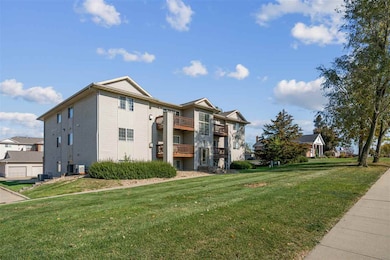 3000 Wilson Ave SW, Cedar Rapids, IA 52404 - photo 2