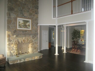 210 Davenport Farm Ln S unit So, Stamford, CT 06903 - photo 3