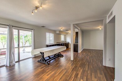 1213 E La Jolla Dining