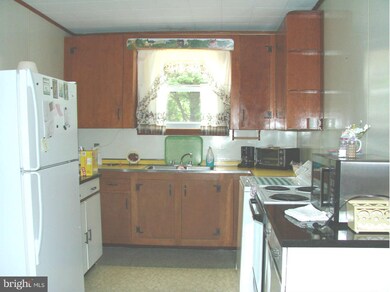 1204 Farmview Rd, Pasadena, MD 21122 - photo 6