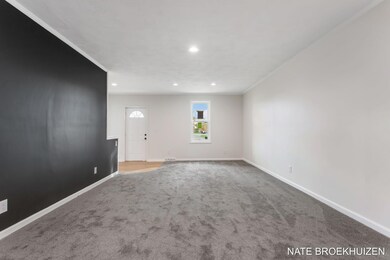 11-web-or-mls-409 E 40th St Holland-11