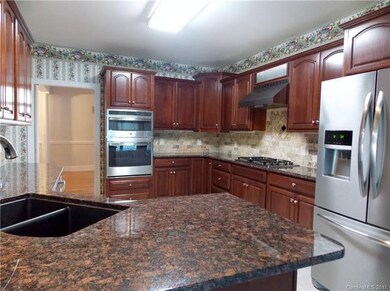 2421 Falcon Ln, Statesville, NC 28625 - photo 5