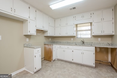 3790 Creekview Cir, Atlanta, GA 30349 - photo 6