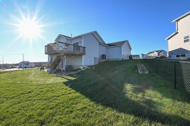 1807 Wycliffe Ct SW, Cedar Rapids, IA 52404 - photo 4