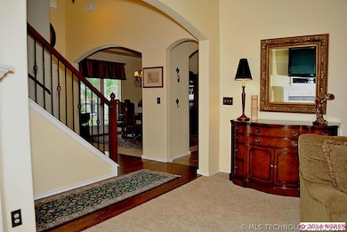 Arched doorways and hardwood floors through out en
