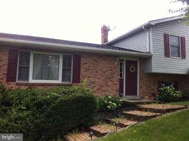 742 Campbell Dr, Newport, PA 17074 - photo 4