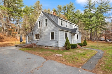319 Pleasant St, Dunstable, MA 01827 - photo 4