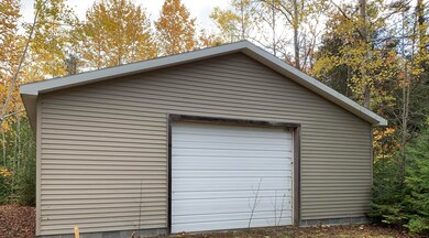 LARGE GARAGE w/9' DOOR