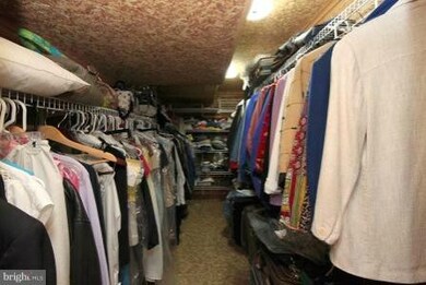 6820 Carlynn Ct, Bethesda, MD 20817 - photo 5