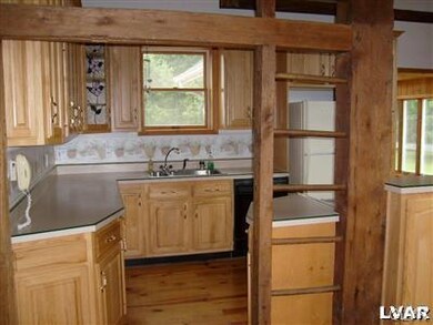 1637 Delabole Rd, Pen Argyl, PA 18072 - photo 6