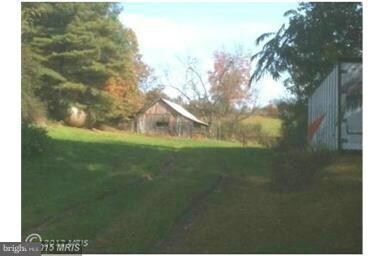 14036 Hollow Rd, Hancock, MD 21750 - photo 3