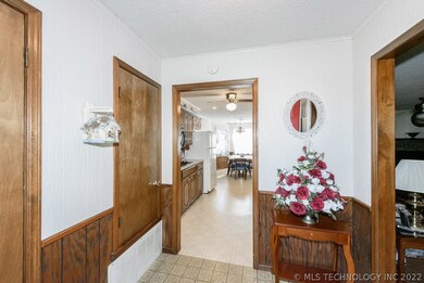 102 S Baker St, Copan, OK 74022 - photo 4