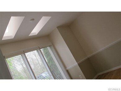 Great light in the eat in kitchen area with skylig