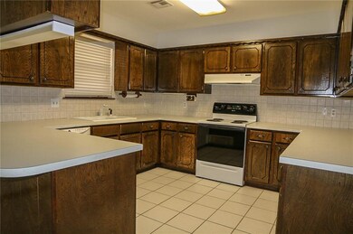 1336 NE 20th Place, Moore, OK 73160 - photo 7