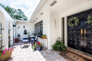 Courtyard (23x11)