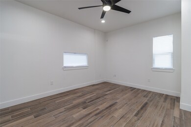 1047 Marcolin St unit B, Houston, TX 77088 - photo 7