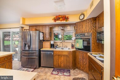 32 Juniper Ln, Temple, PA 19560 - photo 5