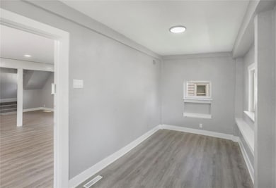 3918 10th St, Des Moines, IA 50313 - photo 5