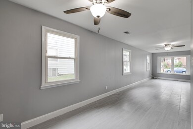 939 Andrews Ave, Darby, PA 19023 - photo 7