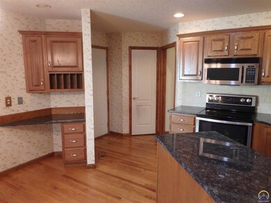 6234 SW 41st St, Topeka, KS 66610 - photo 6