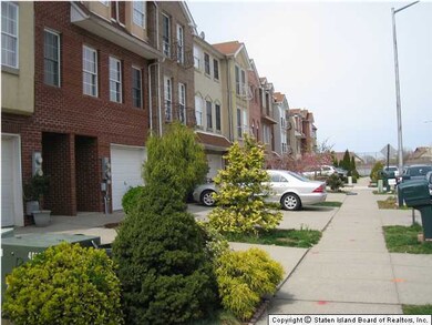 218 Essex Dr, Staten Island, NY 10314 - photo 2