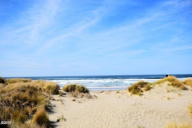 1005 NW Salal, Waldport, OR 97394 - photo 6