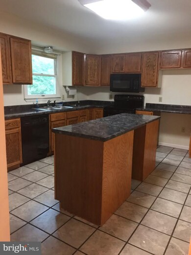 176 Monticello Dr, Colonial Beach, VA 22443 - photo 4