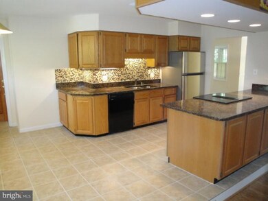 2431 Flint Hill Rd, Vienna, VA 22181 - photo 5