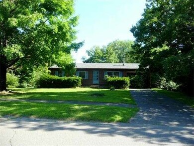 48 Longmeadow Dr, Amherst, MA 01002 - photo 2