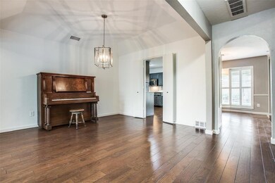 4603 Creighton Dr, Dallas, TX 75214 - photo 5