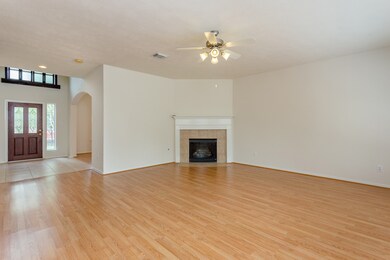 138 E Spindle Tree Cir, Spring, TX 77382 - photo 7