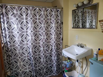 42 Mulberry St, Claremont, NH 03743 - photo 4