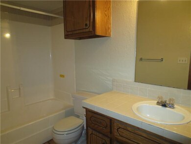 913 Leafhurst Rd, Moore, OK 73160 - photo 7