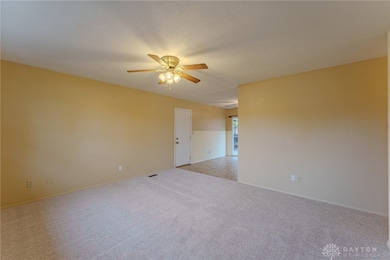 1043 Nutmeg Square S, Troy, OH 45373 - photo 4