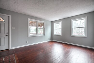 5801 E Manslick Rd, Louisville, KY 40219 - photo 4