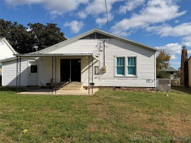 611 SW 9th St, Wilburton, OK 74578 - photo 4
