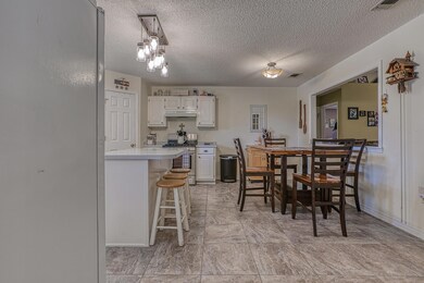 4732 Connor kitchen2
