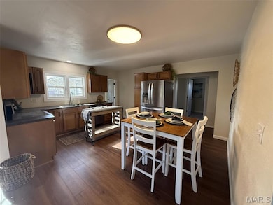 904 W Johnson St, Vandalia, IL 62471 - photo 3