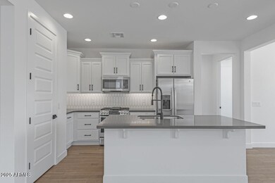 18126 W Hiddenview Dr, Goodyear, AZ 85338 - photo 3