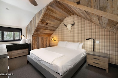 2504_snowcloud_711_interior_bed04