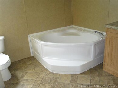 237 Davis St, Wilson, OK 73463 - photo 5