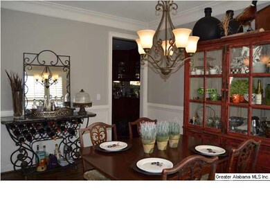 The dinning room has nice detail  with crown moldi
