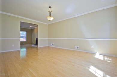 004_LIVING ROOM