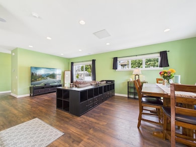 1115 50th Ave N - Living and Dining Room