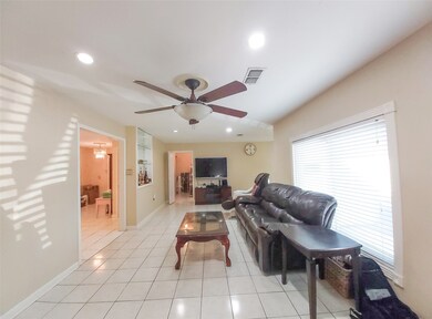 10334 Southport Dr, Houston, TX 77089 - photo 4