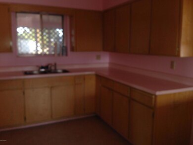 Kitchen floor - vinyl