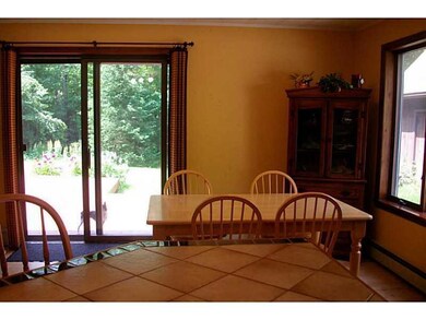 Dining Room. Nice family dining...